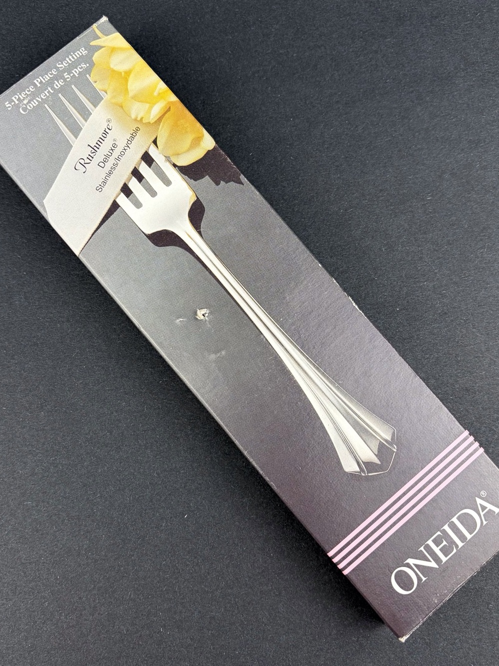Oneida RUSHMORE 5 Piece Place Setting Deluxe Stainless Flatware In Box Unused